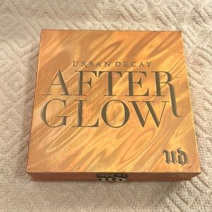 Urban Decay highlighter palette